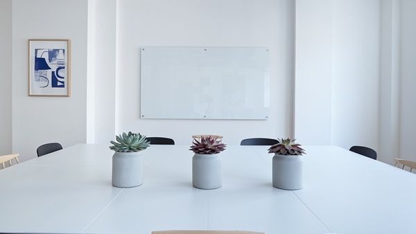 لماذا يجب أن تكون جدران منزلك بيضاء اللون؟