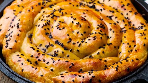 معجنات خلية النحل بالجبنة