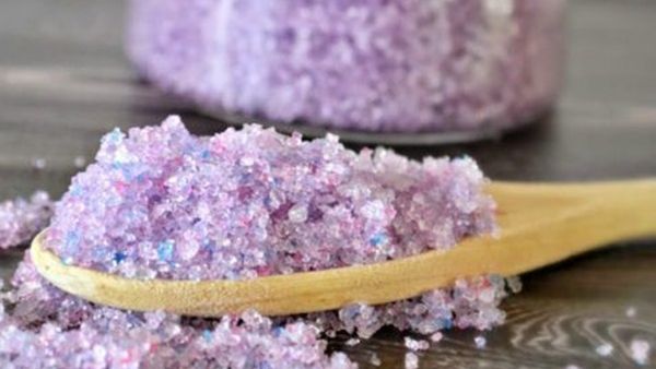 اصنعيه بنفسك: مقشر اللافندر والملح بالفانيلا