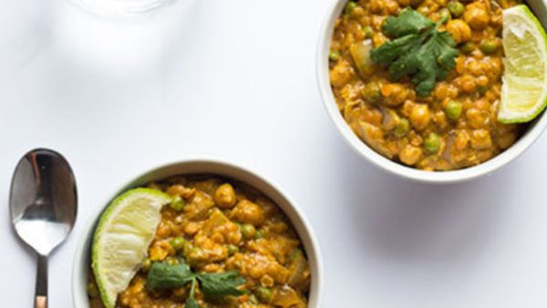 يخنة العدس بالكاري