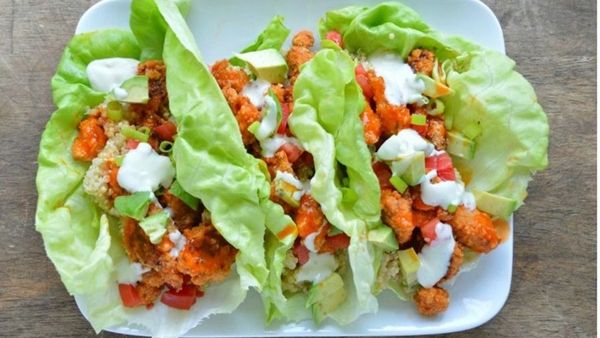 لفائف الخس بقطع الدجاج