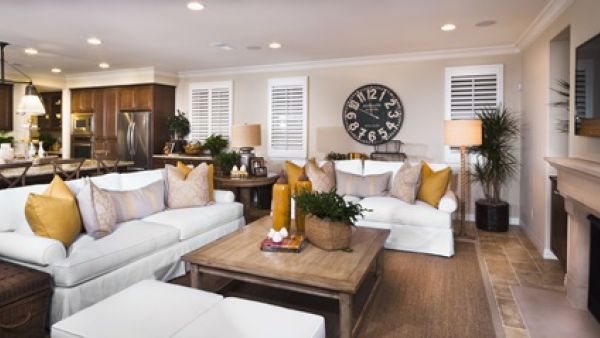 مهما كانت مساحة الغرفة يجب ان يكون الاثاث متناسقا معها مهما كانت مساحة الغرفة يجب ان يكون الاثاث متناسقا معها