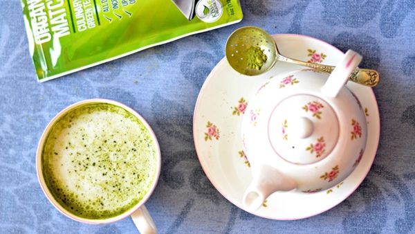 شاي الماتشا بالحليب والهال