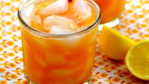 عصير النكتارين المنعش