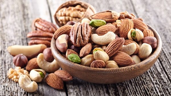 فوائد المكسرات عديدة ولكن نقعها له فوائد أكثر