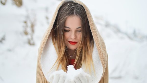 تعرفي على الطرق المجربة للحفاظ على أحمر الشفاه لفترة طويلة 