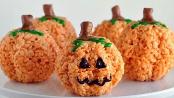 حلوى اليقطين بالكريمة للهالوين