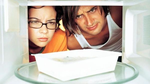 إعادة تسخين بعض الوجبات يمكن أن يجعلها سامة!