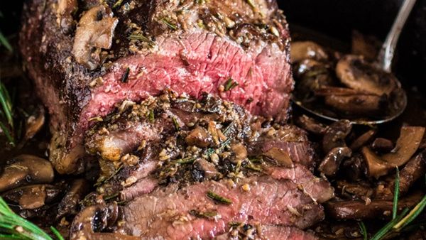 ضلع بقر مع روزماري وثوم لعشاء الكريسماس