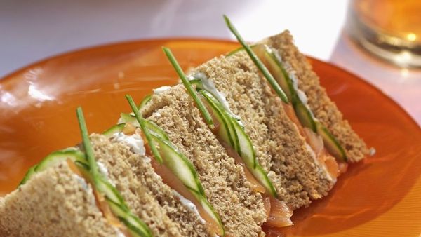 ساندويتشات سمك السلمون والجبن