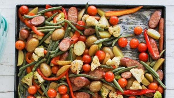 سجق وخضار في الفرن