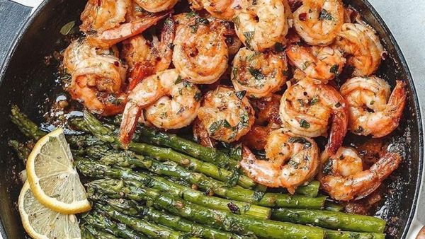 طبق الروبيان بالاسبرغوس والتوابل الحارة 