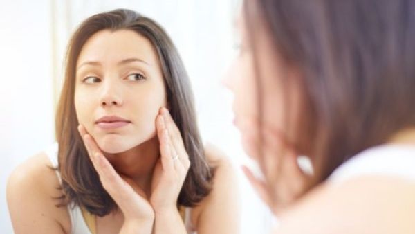 عالجي مشاكل البشرة بطرق طبيعية