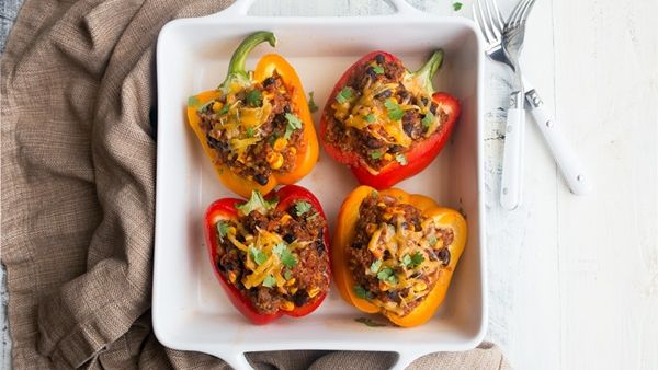 الفلفل الحلو المحشي بالذرة والكينوا