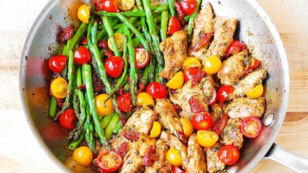 دجاج بيستو بالخضار