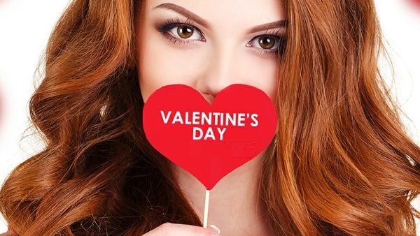 المرأة الطموحة الواثقة من نفسها فقط تستطيع اختيار الشعر الاحمر