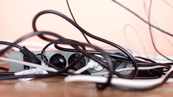 الأدوات الالكترونية تبدد الطاقة الإيجابية الأدوات الالكترونية تبدد الطاقة الإيجابية