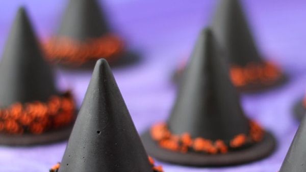 قبعات الساحرة للهالوين