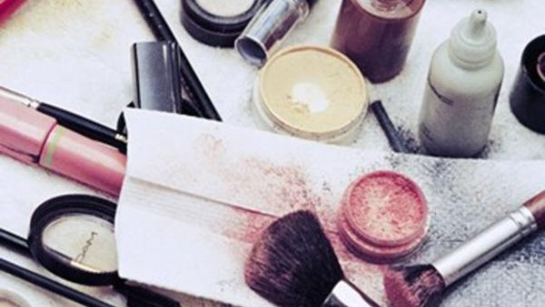 كيف تنظفي مستحضرات التجميل من البكتيريا؟