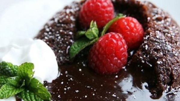 أطباق صحية: كعكة الشوكولاته السائلة "شوكولافا" أطباق صحية: كعكة الشوكولاته السائلة "شوكولافا"