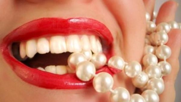 8 خطوات للحصول على أسنان نظيفة وبراقة