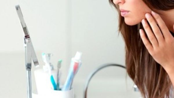 لا تعبثي بالبثور لأن ذلك سيزيد اللاتهاب