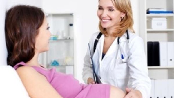 يجب مراجعة الطبيب بانتظام  لمعرفة الوزن والحالة الصحية للجنين  يجب مراجعة الطبيب بانتظام  لمعرفة الوزن والحالة الصحية للجنين