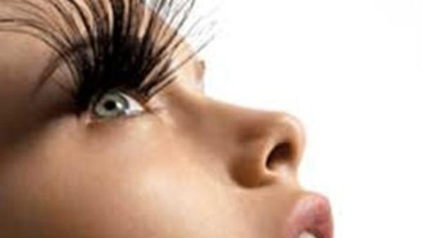 اختيار الماسكارا الافضل التي تناسب رموشك اساسي للحصول على تأثير جيد