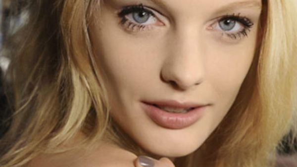 الرموش المزيفة و النظرة الجذابة