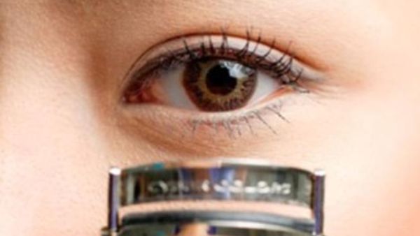 الرموش الطويلة والكثيفة هامة لأنها تعطي العين شكل جذاب ومتكامل