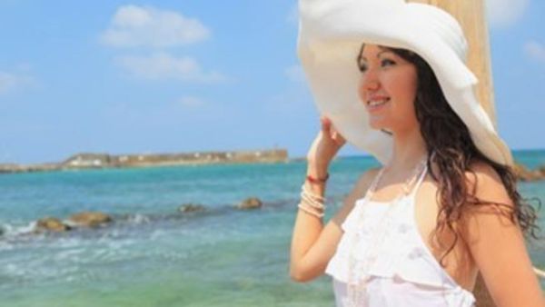 ينصح بتقشير الجلد مرة كل أسبوع في الصيف للتخلص من الترسبات والعرق وبقايا المنتجات الأخرى