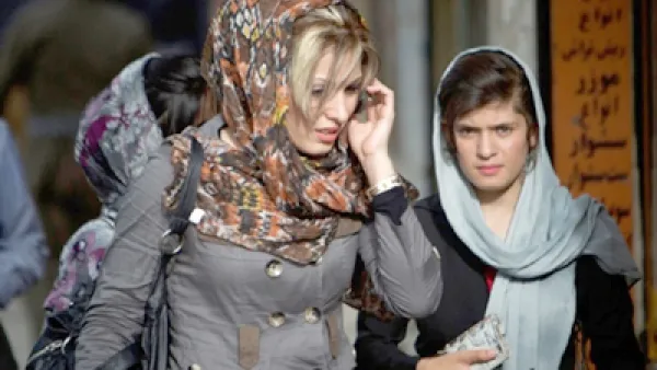  هروب السفن الحربية الأمريكية من الزوارق الإيرانية السريعة دعاية 