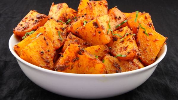 البطاطا الحارّة على الطّريقة الهنديّة

