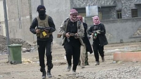 Daesh fighters in Mosul, Iraq (AFP/File)