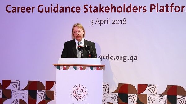 رايمو فيورينن، المتحدث الرئيسي في لقاء شركاء التوجيه المهني 2018، والأستاذ المشارك في المعهد الفنلندي للبحوث التعليمية بجامعة يوفاسكولا الفنلندية