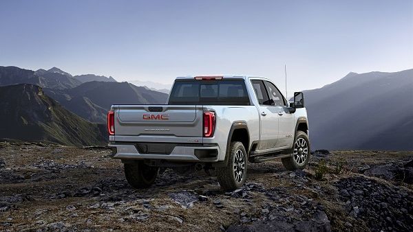 يتلاقى الشكل والمهام معاً في ’سييرا Heavy Duty‘ الجديدة وهي غنية بالخصائص المتنوّعة