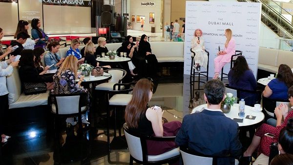 يمكن للسيدات الانضمام والمشاركة في حوارات حول العديد من القضايا التي تُعنى بها المرأة مثل تحقيق التوزان بين الحياة المهنية والشخصية.