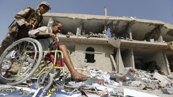 "قصف الطيران وزراعة الألغام وخصوصا في مدينة تعز جنوب اليمن تخلف يوميا عشرات المعاقين"