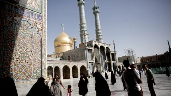 طالب النشطاء بإعادة النظر في القرار المدمر بالانخراط مع نظام الاسد الغارق في دماء السوريين