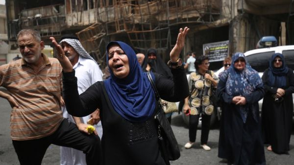 Iraqis mourn on July 4, 2016 at the site of a suicide-bombing attack in Baghdad's Karrada neighborhood. (AFP/Ahmad Al-Rubaye)