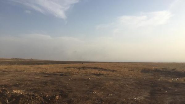 Fires in the distance started by Daesh to confuse coalition jets northeast of Mosul (Al Bawaba/Adam Lucente)