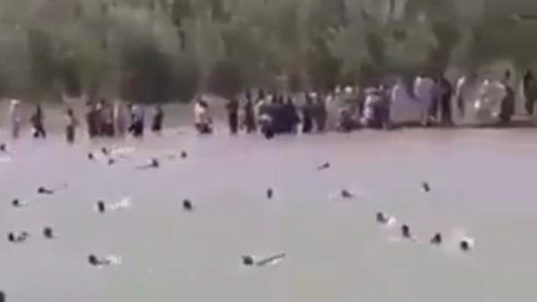 Dozens of Iraqis flee violence in Fallujah. (credit: Twitter/@Ashikan251)