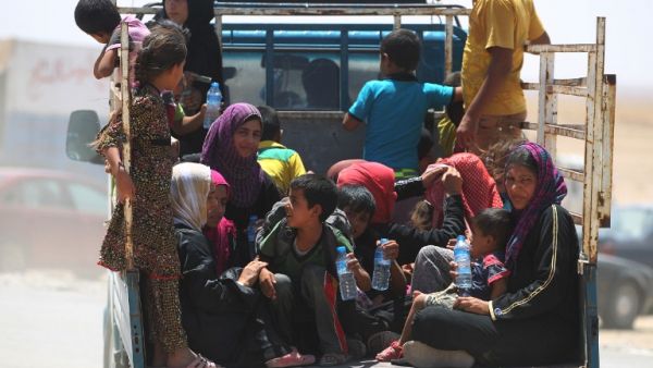 Iraqi women and children who fled the towns of al-Shirqat and Qayyarah during fighting between Iraqi government forces and Daesh, are transferred to a camp for displaced people on July 27, 2016. (AFP/Ahmad al-Rubaye)