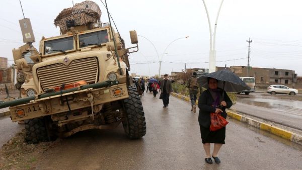 Iraqi Christians walk to attend a Christmas Eve service at the Mar Shimoni church in the town of Bartalla near Mosul on December 24, 2016 for the first time since its recapture from Daesh. (AFP/Safin Hamed)