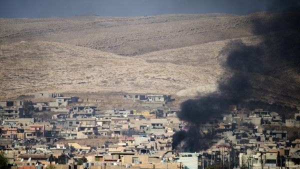 A plume of smoke is seen in Bashiqa on November 8, 2016, as the Iraqi Kurdish forces pushed deeper into the town during street battles against Daesh. (AFP/Odd Andersen)