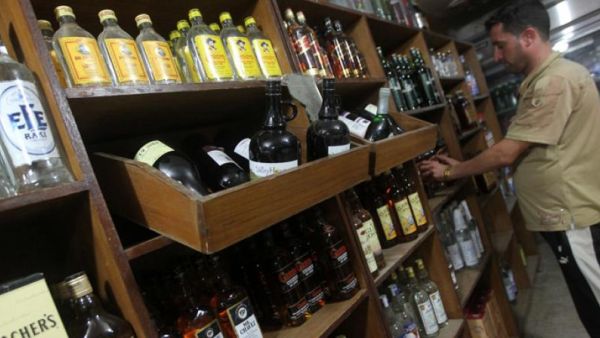 Iraq's parliament on Saturday voted to ban the sale, import and production of alcohol in 2016. (AFP)