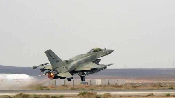 Iraqi warplanes destroys a Daesh terrorist site inside Syrian territory. (AFP/ File Photo)