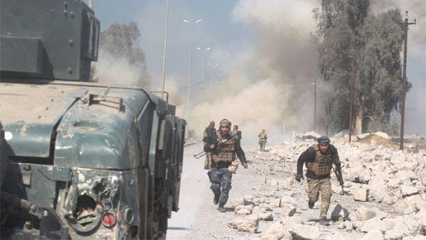 Smoke billows as Iraqi forces attack Mosul airport during an offensive to retake the western side of the city from Daesh extremists. (AFP)