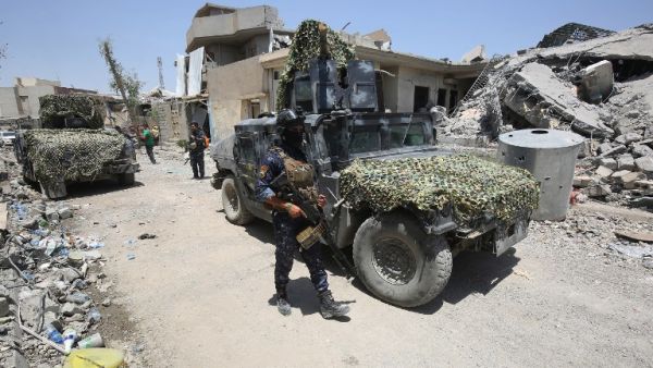 Iraqi forces patrol in the Shifa neighbourhood, on the west bank of Mosul, on June 17, 2017. (Ahmad Al-Rubaye/AFP)