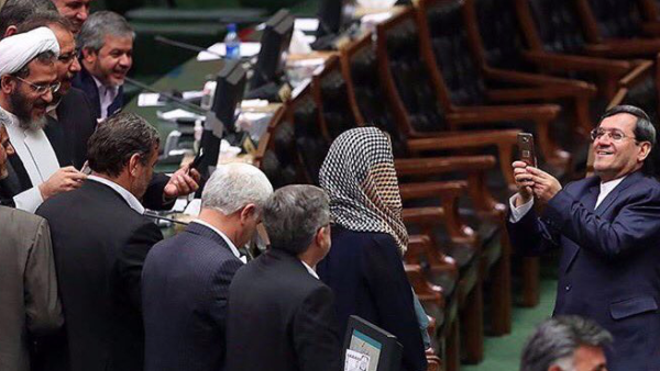 Federica Mogherini receiving more than her fair share of attention from Iranian MP's. (twitter) 